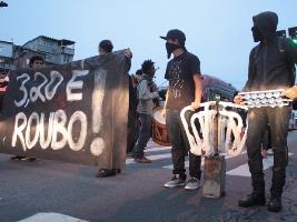 Manifestação na estrada do M'Boi Mirim, na zona sul de São Paulo